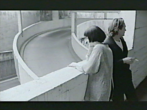 hund und katz_img07: title: hund und katz img07 author: donmartin supersets 1991 description: set design keywords: renate martin, andreas donhauser, supersets, michael sturminger, lotus film