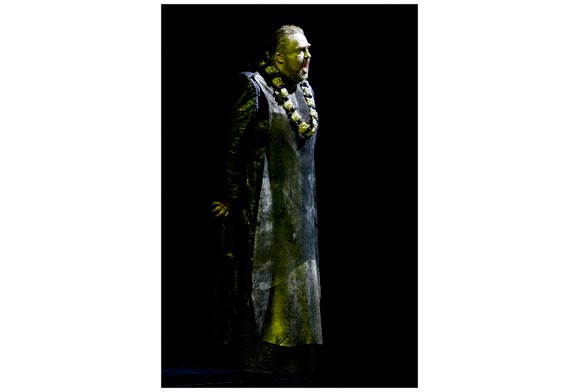 idomeneo img17: title: idomeneo img17 author: werner kmetitsch 2008 description: stage keywords: idomeneo; w. a. mozart; nikolaus harnoncourt; renate martin; andreas donhauser; donmartin supersets; styriarte; helmut-list-halle